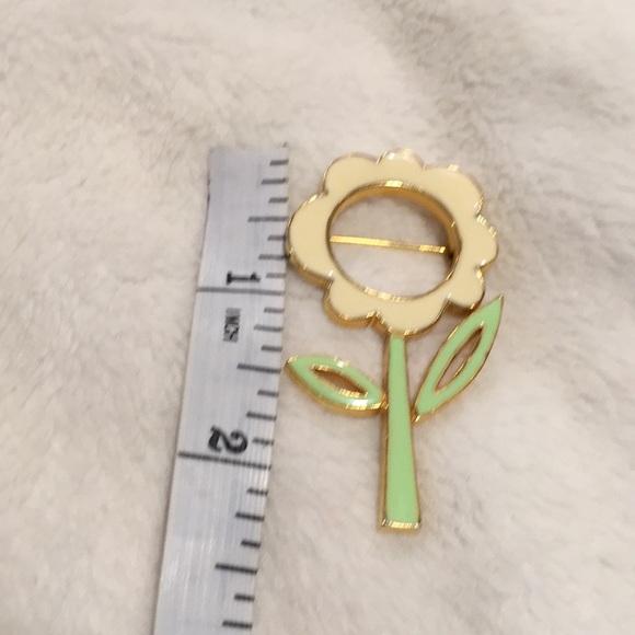 Vintage Daisy Enamel Brooch Pin Signed ART - Picture 4 of 4